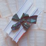Nye bøger du kan lægge under juletræet