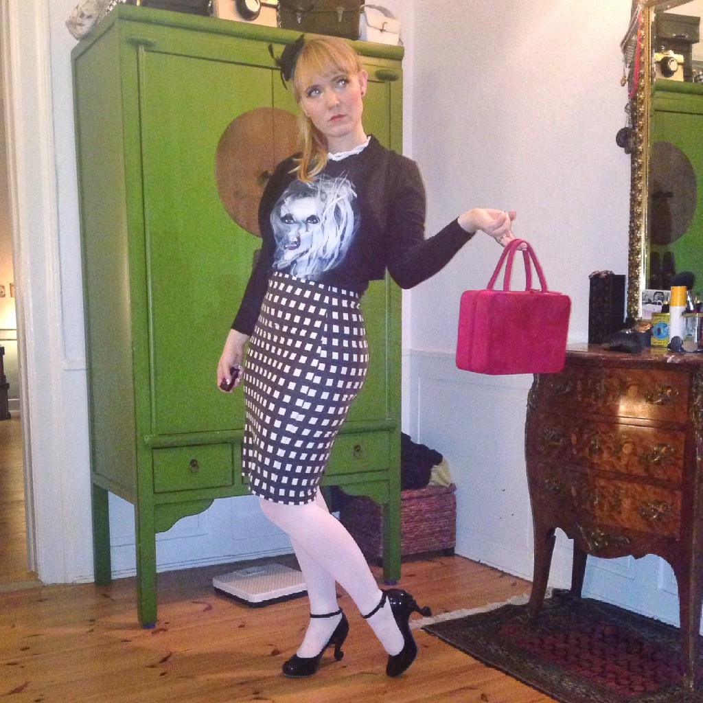 halloween outfit with lady gaga t-shirt