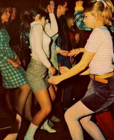 60s fashion dancing girls